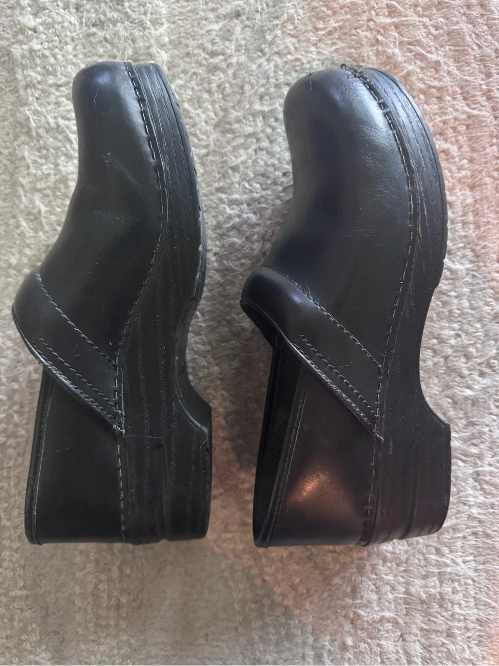 GUC dansko 43/12 women's Black Slip-On Leather Clogs